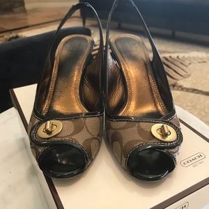 Coach sig KHI / BLK sling back sz 9